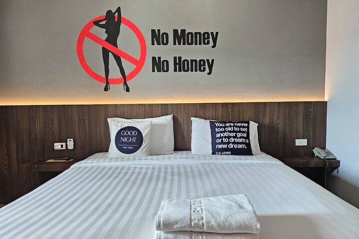 Room 18 of 27