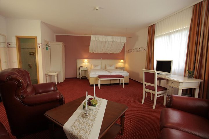 Room 13 of 70