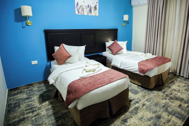 Room 10 of 25