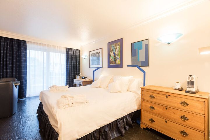 Room 11 of 36