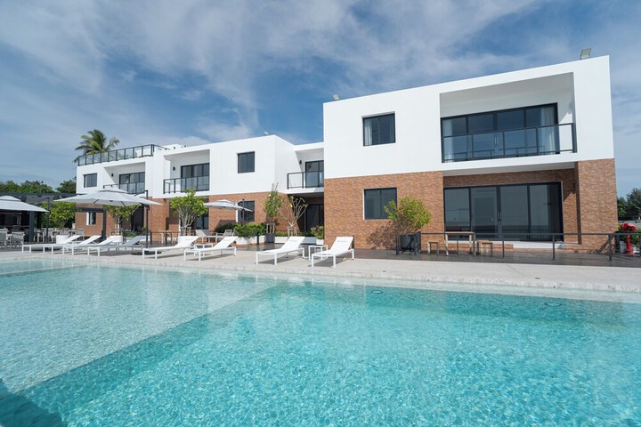 Pool 24 of 29
