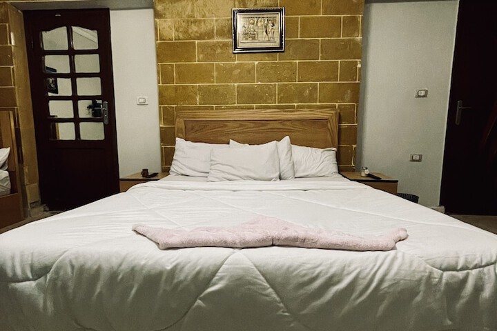 Room 7 of 37