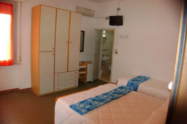 Room 8 of 26