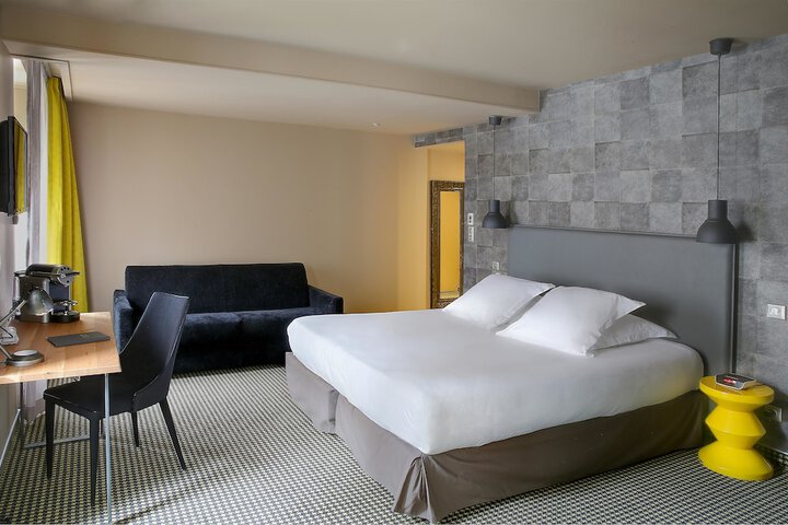 Room 11 of 80