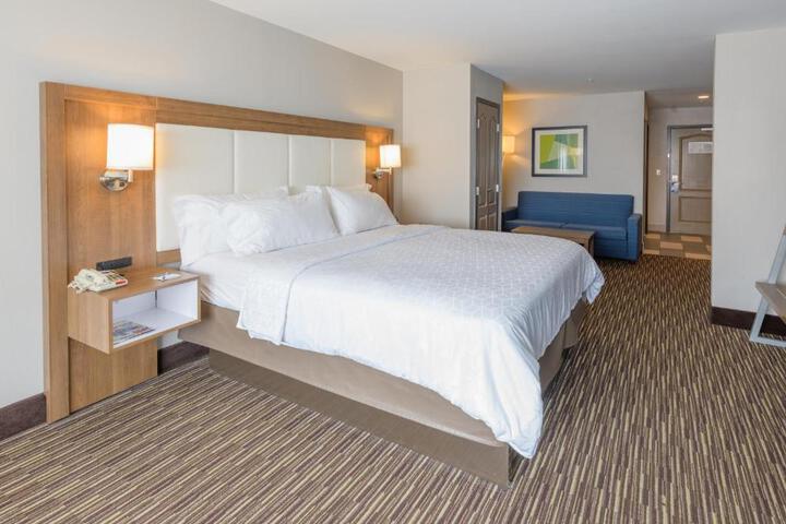 1 King Bed (14 of 16)