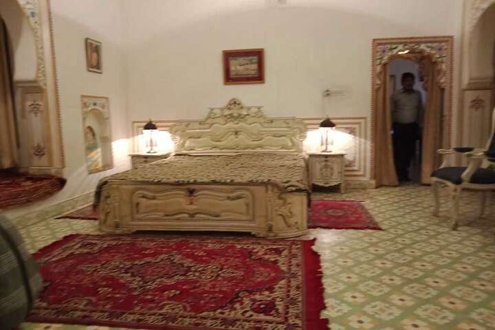 Room 7 of 105