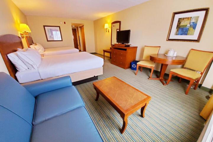 2 Queen Beds (5 of 12)