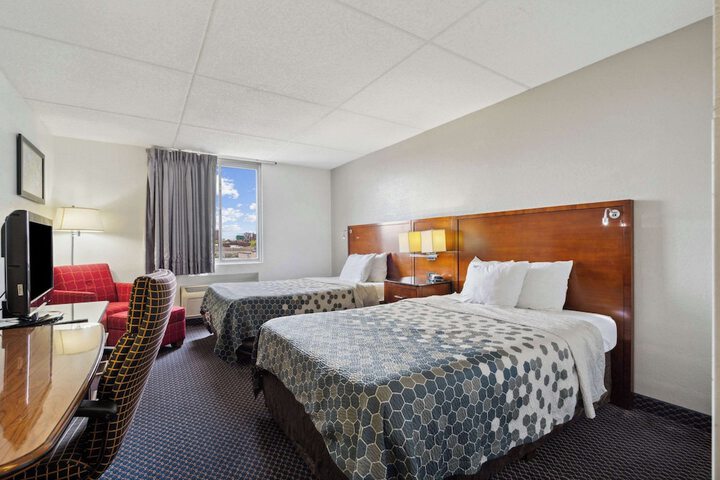 2 Double Beds (3 of 7)