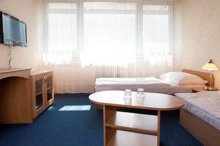 Room 6 of 9