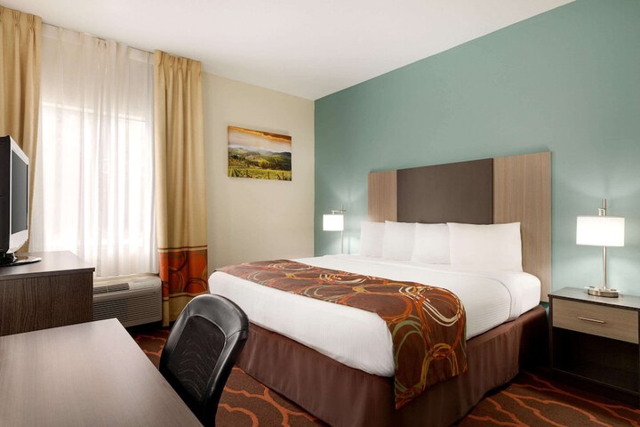 1 King Bed (15 of 45)