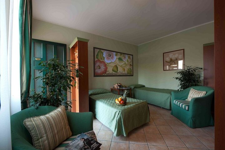 Room 2 of 26