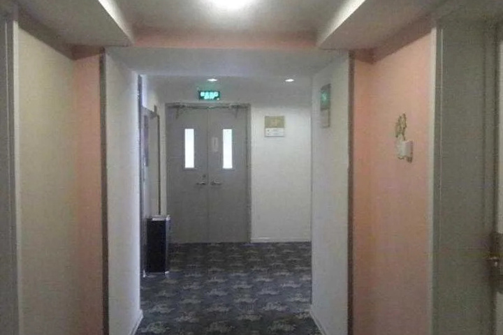 Room 7 of 11