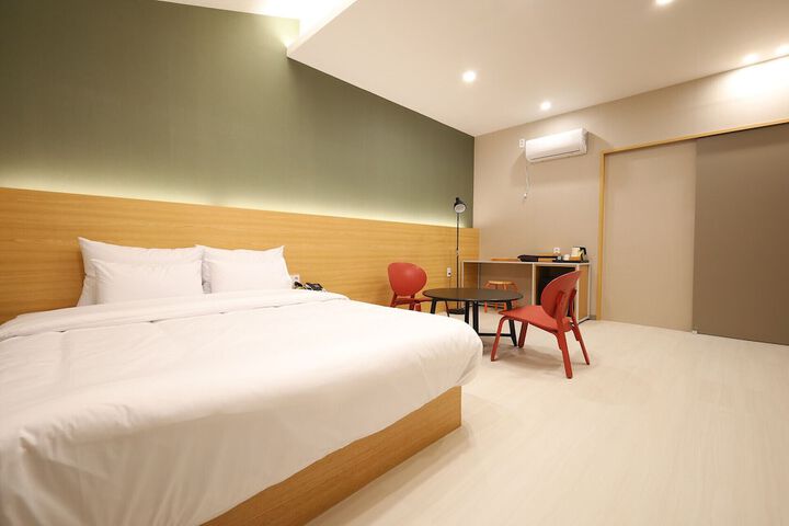 Room 34 of 62