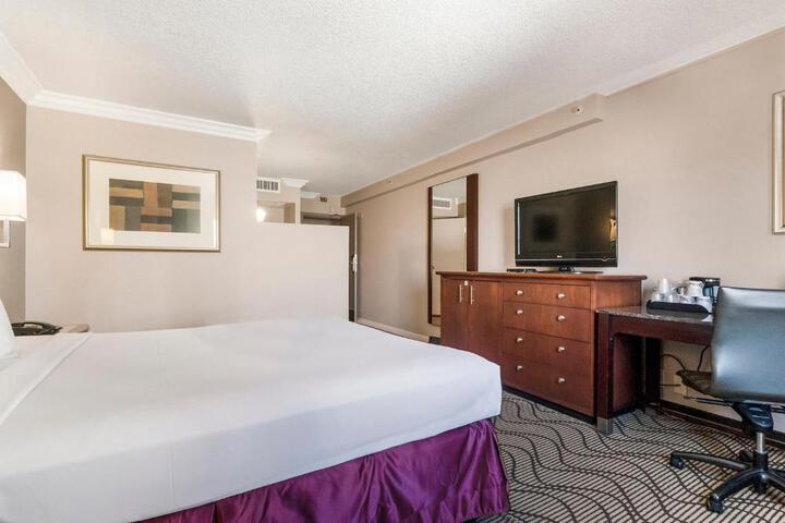 1 Queen Bed (1 of 23)