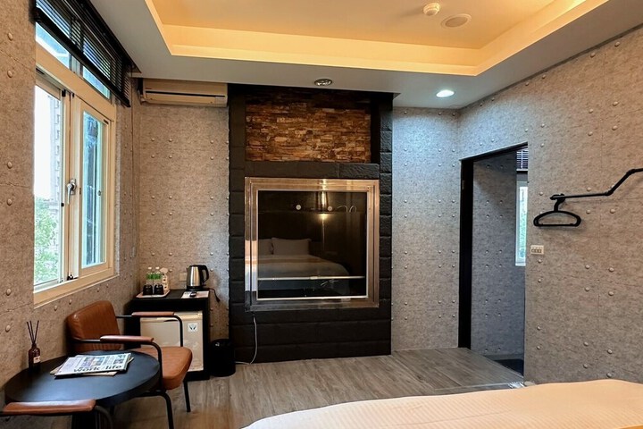 Room 17 of 68