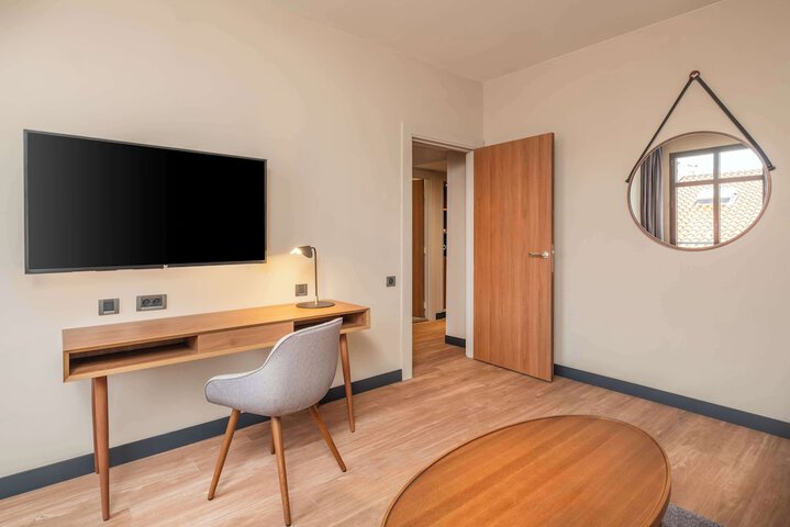 Room 35 of 106