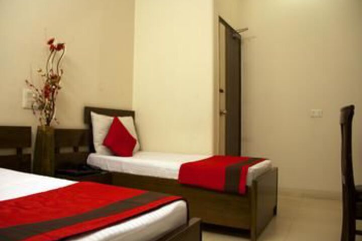 Room 6 of 14