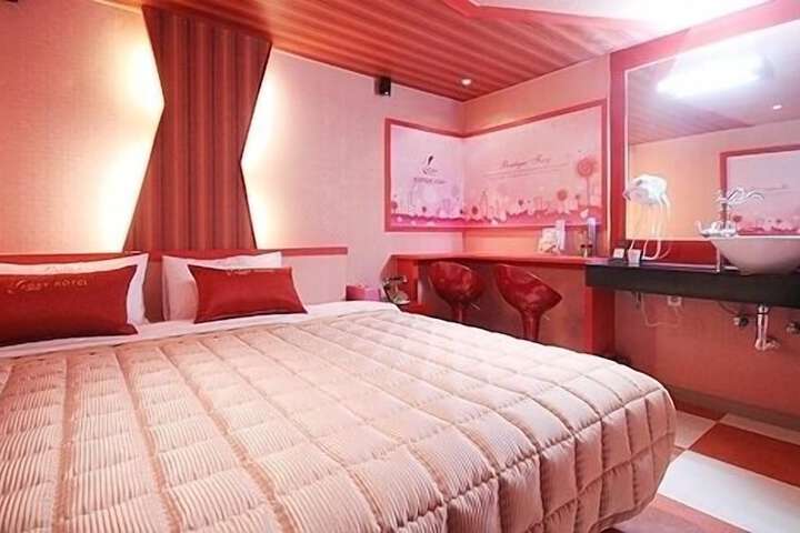 Room 30 of 59