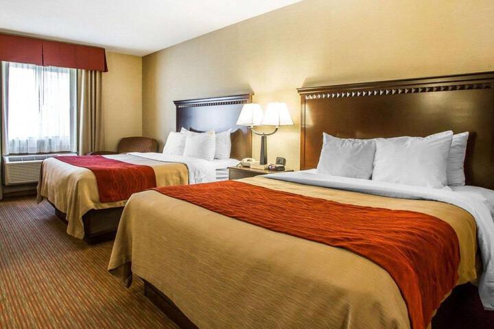 2 Queen Beds (5 of 9)