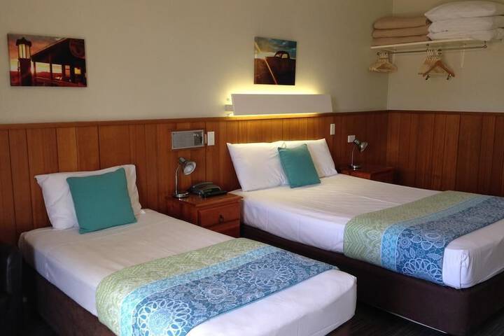 Room 11 of 27