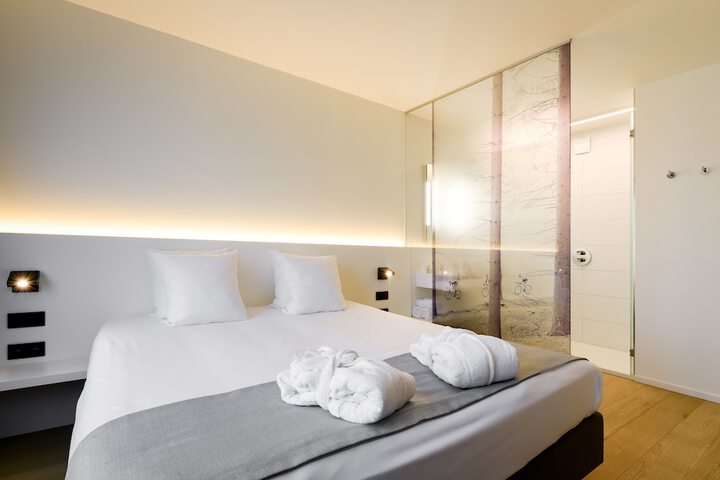 Room 12 of 50