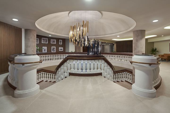 Entrance & Lobby