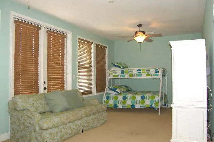 Room 7 of 25