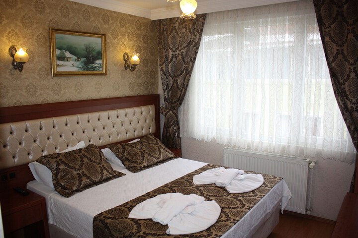 Room 10 of 34