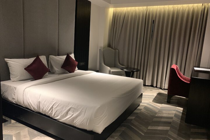 Room 6 of 43