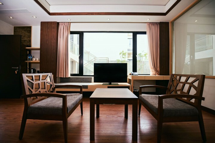 Room 34 of 153
