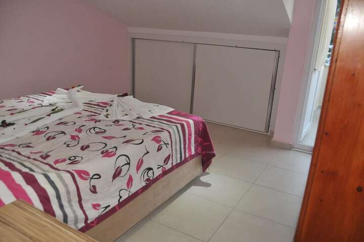 Room 12 of 39