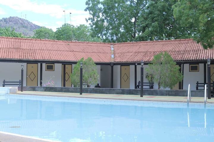 Hotel Pool