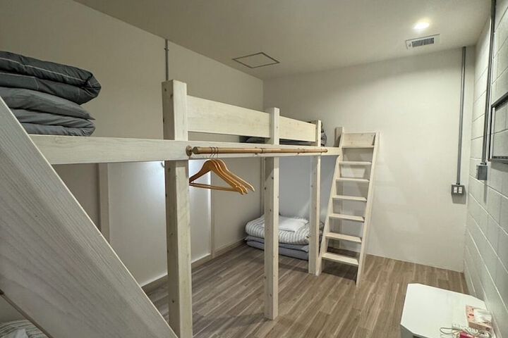 Room 74 of 193