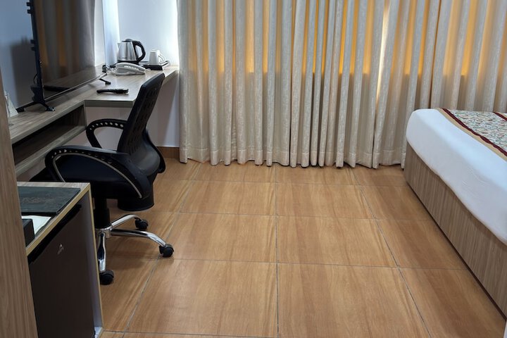 Room 16 of 40