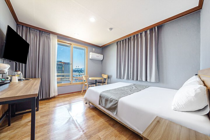 Room 11 of 27