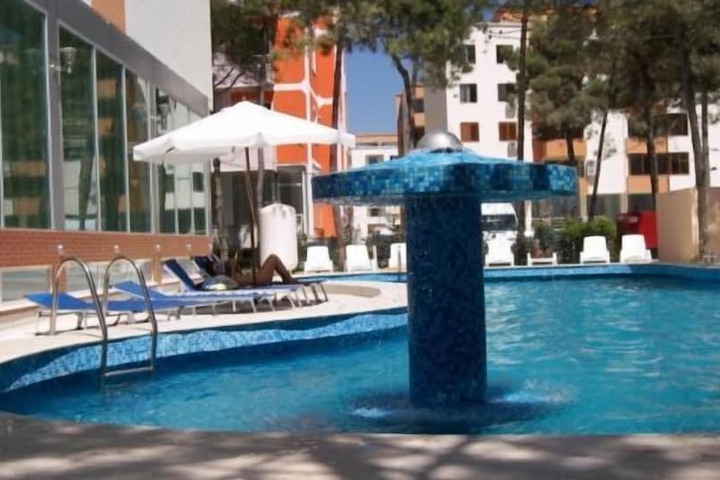 Pool 13 of 35