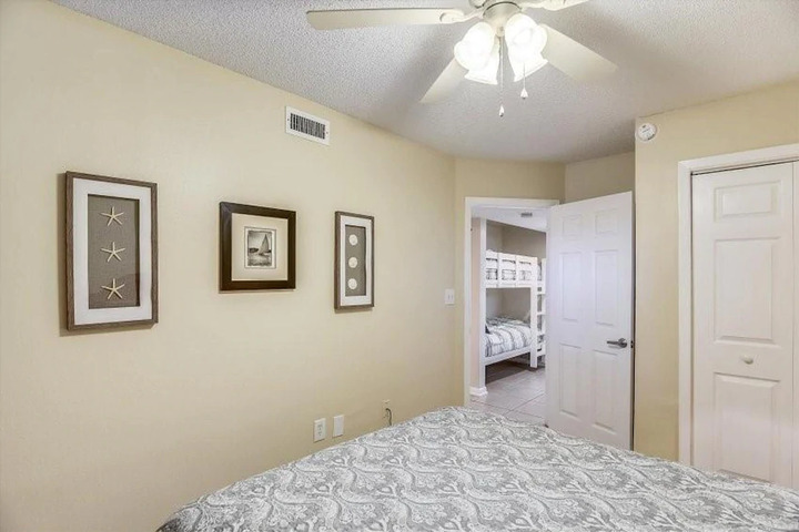 Room 5 of 7