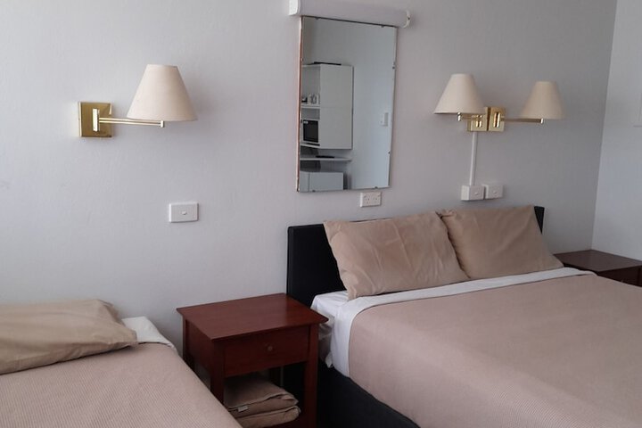 Room 27 of 86