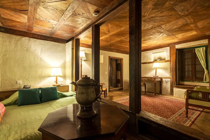 Room 4 of 40