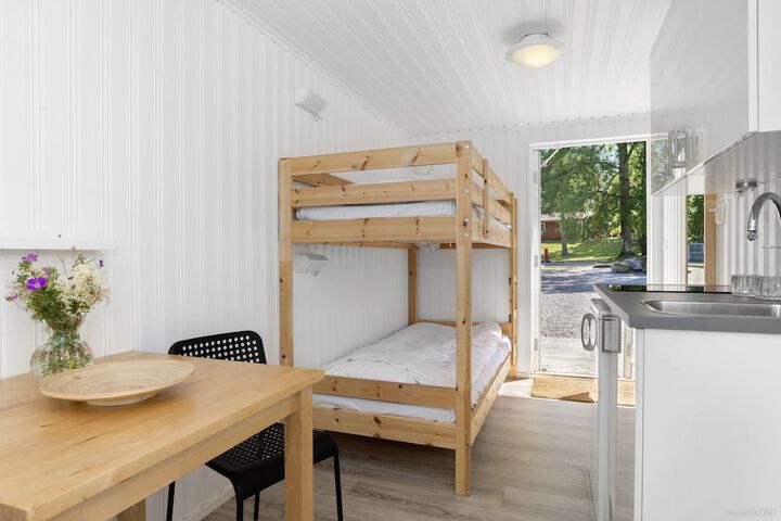 Room 8 of 48