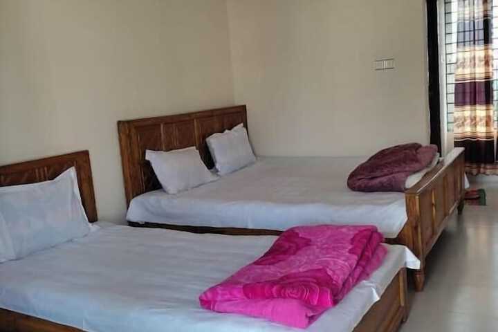 Room 5 of 12