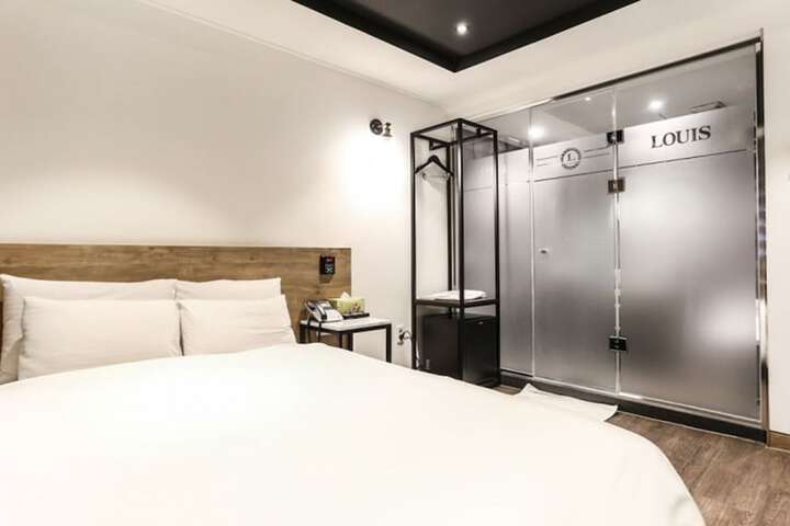 Room 4 of 46