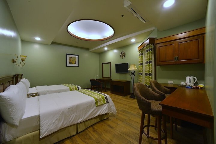 Room 10 of 90