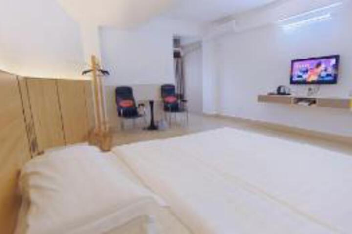 Room 5 of 6