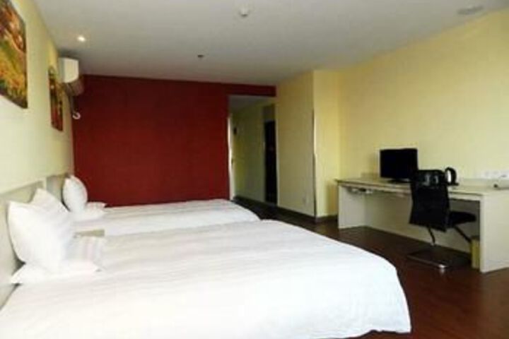Room 10 of 27