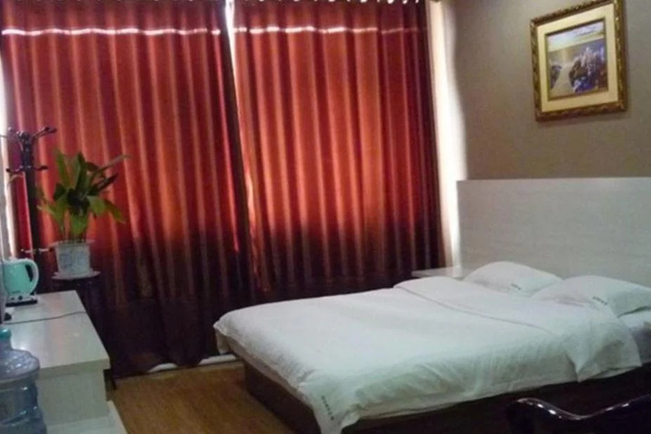 Room 4 of 10