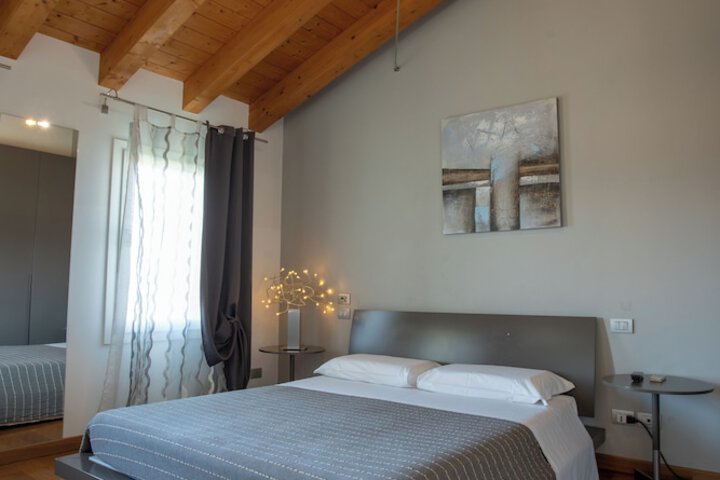 Room 25 of 73