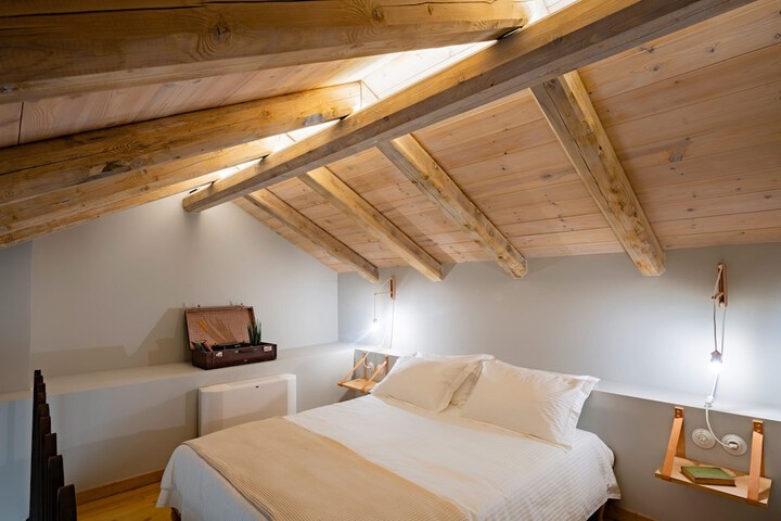Room 5 of 17