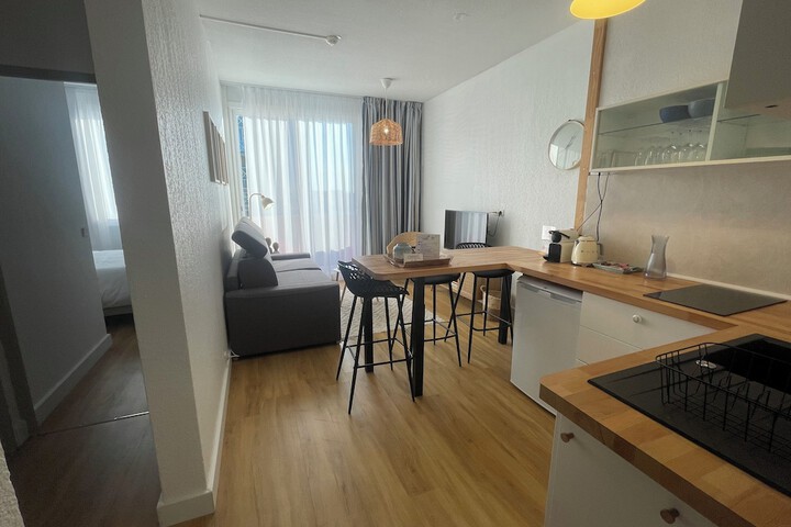 Room 42 of 77