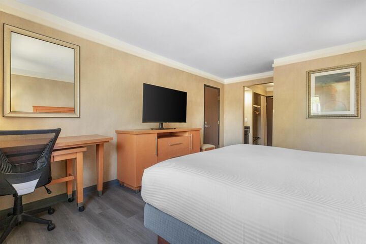 Room 74 of 128